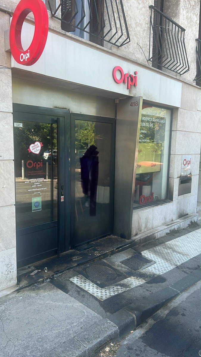SirenesFR's tweet photo. 🔴 FLASH | Le maire du 12e arr. de Marseille, Sylvain Souvestre, CONFIRME qu’un incendie a bien touché une agence ORPI dans son secteur, validant l’authenticité de la vidéo de l’auteur, en représailles à l’altercation entre Rima Hassan et un employé. PAS DE L’IA. https://t.co/vwEAlpGz1c