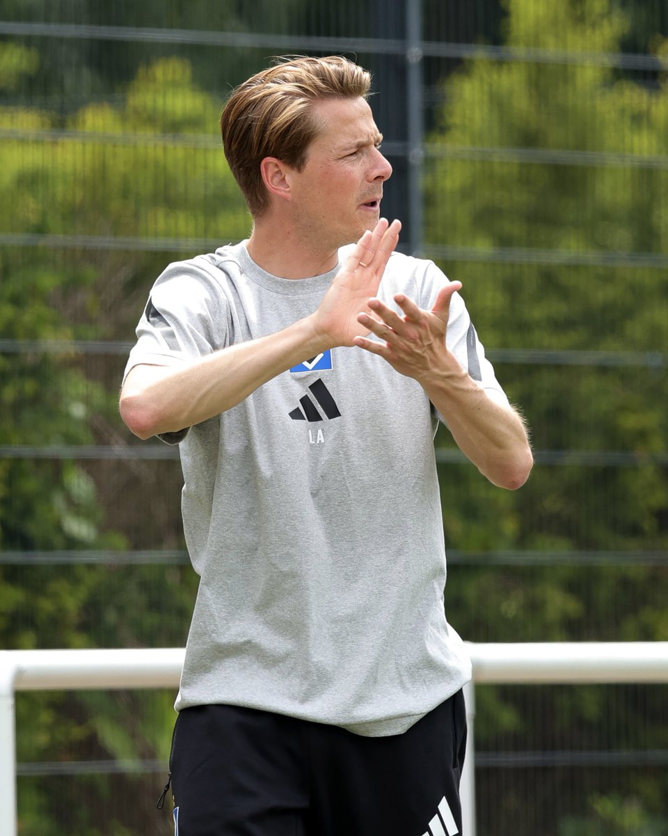 HSVYoungTalents's tweet image. Aus LP wird LA. 👀 

Unser #U21-Coach Lukas #Pfeiffer hat am Freitag geheiratet und heißt ab sofort Lukas #Anderer. Wir gratulieren ganz herzlich zur Hochzeit und wünschen dir und deiner Frau nur das Beste, Lukas! 😍

#nurderHSV #HSVYoungTalents

📸 Michael Schwarz