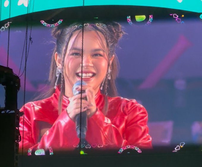 She really devoured that stage — vocals, presence, everything on point. Not a single crumb in sight.

You slayed that performance, our popstar!

WELCOME HOME BINI

KOLETTE MADELO | #KoletteMadelo