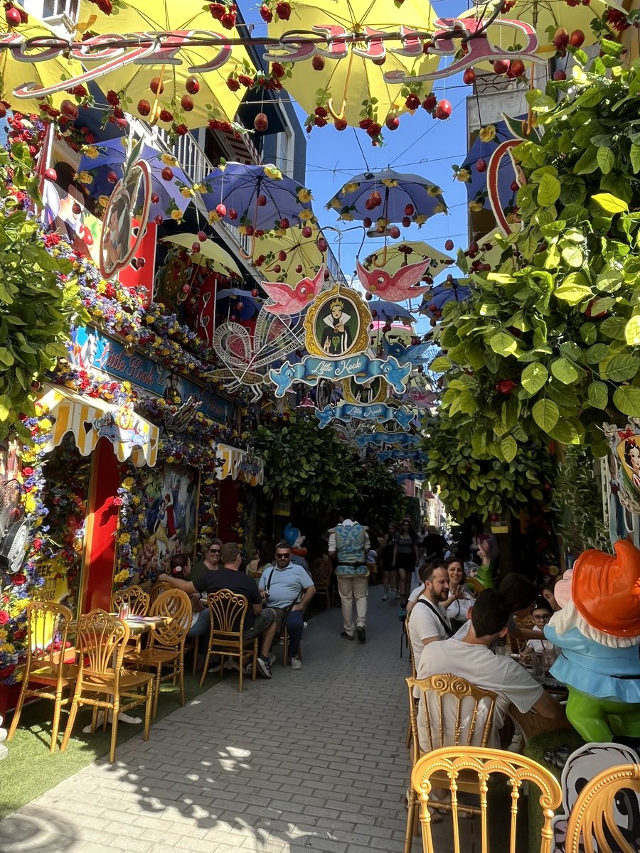 BrainyNewSexySH's tweet photo. The beauty of Athens. 🇬🇷🏛️❤️😍💞🌺🌸🐈 #Athens #athensvibes #beautyofathens #greece #greecestagram #greece🇬🇷 #greecetravelgr #athensgreece #athenscity #athensgram #athensphotography #athensphotos https://t.co/oahDqStkyz