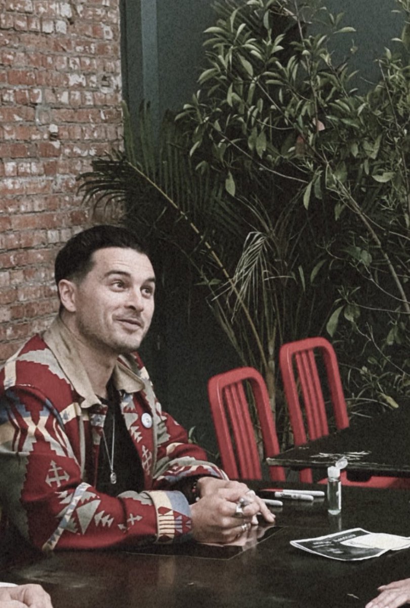 malarkeylyrics's tweet photo. Michael Malarkey in Brussels yesterday 💜🤙🏻 https://t.co/D9QLgIMkcs