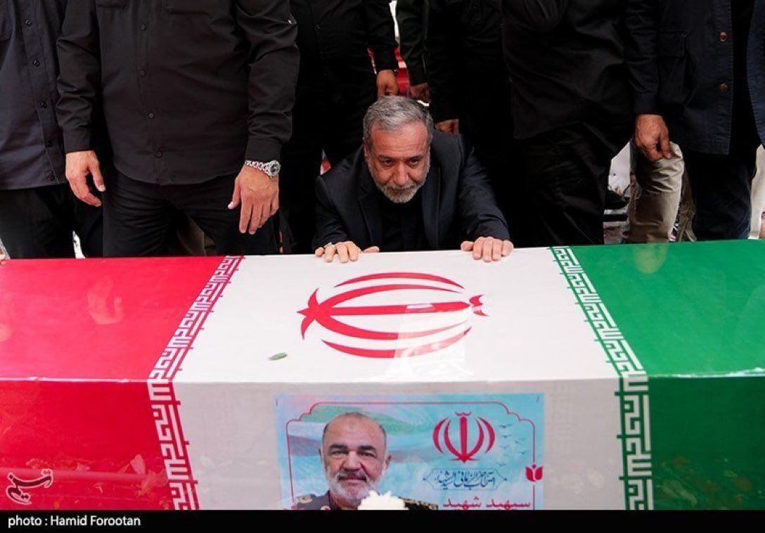 Sina___s1989's tweet image. ✍️چیزی نیست!
خاموش کرده داره هول میده روشن شه! (:
#ایام_کتلتیه
