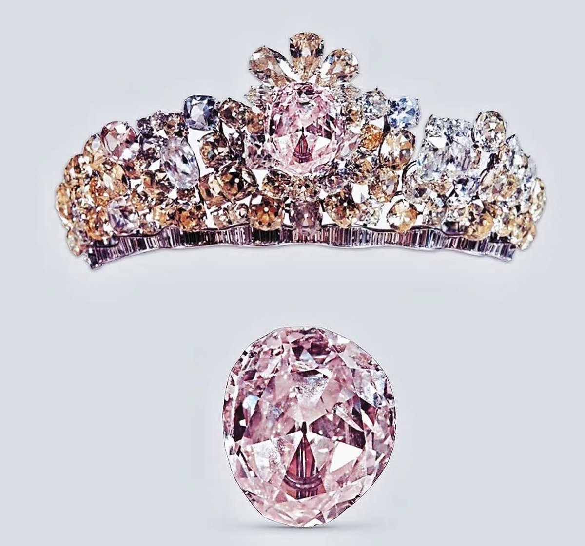 suigemstone's tweet image. 珍しいカラーダイヤのティアラ。イラン王室最後の皇后ファラ・パフラヴィー皇后が結婚式で着用したノール・ウル・アイン・ティアラはペルシャ語で光の目。中央のオーバル60ctのピンクダイヤと数百個のイエローやピンクのカラーダイヤが贅沢に使用されてて華やかで息を呑む美しさ·͜·♔︎⋆͛