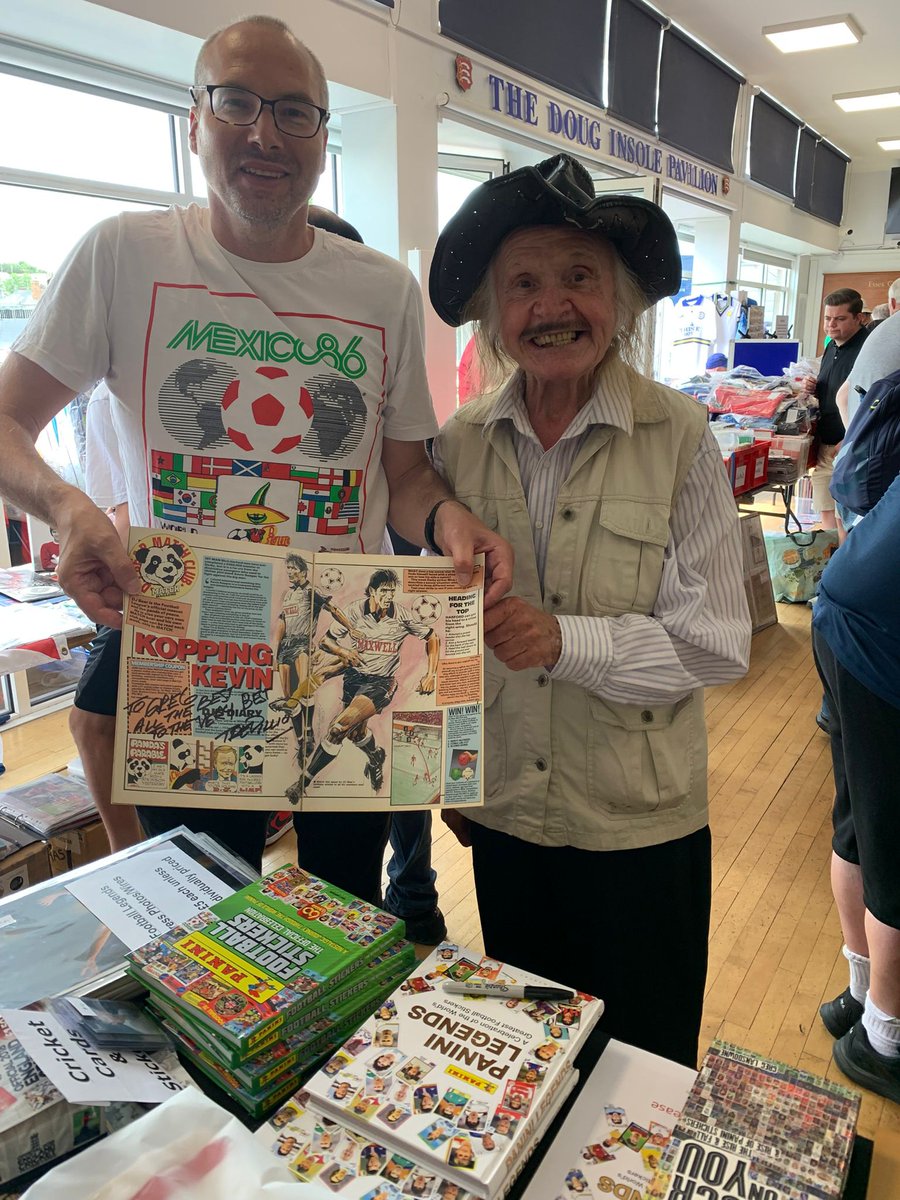A great day had by all at yesterday's Essex Retro Football Show (incorporating the 30th Anniversary Corinthian Convention). Steve and Kim Perryman were the best guests any event could have; the stallholders had some amazing items; the attendees were all on great form. Thanks all!