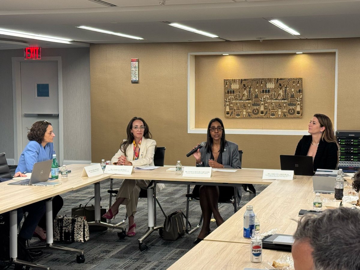 CyprusinUN's tweet image. 🌊 During the 35th #SPLOS, 🇨🇾🇪🇬🇲🇽🇵🇹🇺🇬 t/g with @AALCO2015 & @FoleyHoag co-organized a side event with the Secretary-General @ISBAHQ, H.E. Ms. Leticia Reis de Carvalho, as main speaker, followed by a Q&A session of #UNCLOS parties with Ms. Mariana Durney, Legal Counsel #ISA.