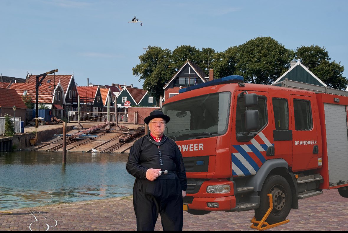 VisitUrk's tweet image. De zondag is op #Urk Gods heilige dag en niet de dag van lieden die zichzelf zo belangrijk vinden dat ze toch aan het werk gaan. Die krijgen een dikke bekeuring en desnoods een wielklem #Zondagsrust