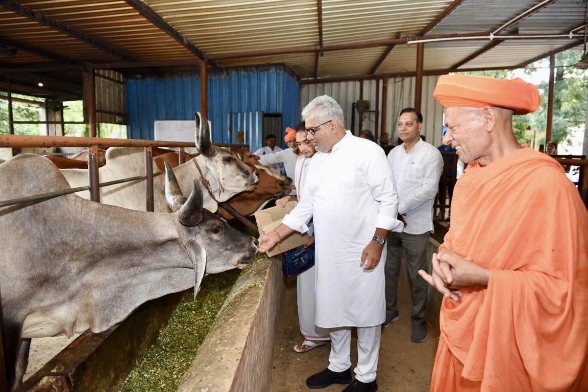 Bhupender Yadav (@byadavbjp) on Twitter photo рдЖрдЬ рдЖрд░реНрд╖ рдЧреБрд░реБрдХреБрд▓ рдЦрд╛рдирдкреБрд░ рдорд╣реЗрдВрджреНрд░рдЧрдврд╝, рд╣рд░рд┐рдпрд╛рдгрд╛ рдореЗрдВ рдмрд╛рд▓ рдПрд╡рдВ рдпреБрд╡рд╛ - рд╕рдВрд╕реНрдХрд╛рд░ рдкреНрд░рд╢рд┐рдХреНрд╖рдг рд╢рд┐рд╡рд┐рд░ рд╕рдорд╛рдкрди рдХреЗ рджреМрд░рд╛рди рдкреВрдЬреНрдп рдЖрдЪрд╛рд░реНрдп рд╢реНрд░реА рдкреНрд░рджреНрдпреБрдореНрди рдЬреА рдорд╣рд╛рд░рд╛рдЬ рдХрд╛ рдЖрд╢реАрд╖ рдорд┐рд▓рд╛ред рдЗрд╕ рдЕрд╡рд╕рд░ рдкрд░ рдЧреМ рд╕реЗрд╡рд╛ рдХрд╛ рд╕реМрднрд╛рдЧреНрдп рдорд┐рд▓рд╛ред
рдХрд╛рд░реНрдпрдХреНрд░рдо рдореЗрдВ рдЕрдВрддрд░реНрдЧрдд рдЧреБрд░реБрдХреБрд▓ рдореЗрдВ рдкреНрд░рд╢рд┐рдХреНрд╖рдг рд▓реЗ рд░рд╣реЗ рдкреНрд░рддрд┐рднрд╛рдЧрд┐рдпреЛрдВ рдиреЗ рдХрд▓рд╛ рдкреНрд░рджрд░реНрд╢рди рднреА рдХрд┐рдпрд╛ред рдЖрдЬ рдЖрд░реНрд╖ рдЧреБрд░реБрдХреБрд▓ рдЦрд╛рдирдкреБрд░ рдорд╣реЗрдВрджреНрд░рдЧрдврд╝, рд╣рд░рд┐рдпрд╛рдгрд╛ рдореЗрдВ рдмрд╛рд▓ рдПрд╡рдВ рдпреБрд╡рд╛ - рд╕рдВрд╕реНрдХрд╛рд░ рдкреНрд░рд╢рд┐рдХреНрд╖рдг рд╢рд┐рд╡рд┐рд░ рд╕рдорд╛рдкрди рдХреЗ рджреМрд░рд╛рди рдкреВрдЬреНрдп рдЖрдЪрд╛рд░реНрдп рд╢реНрд░реА рдкреНрд░рджреНрдпреБрдореНрди рдЬреА рдорд╣рд╛рд░рд╛рдЬ рдХрд╛ рдЖрд╢реАрд╖ рдорд┐рд▓рд╛ред рдЗрд╕ рдЕрд╡рд╕рд░ рдкрд░ рдЧреМ рд╕реЗрд╡рд╛ рдХрд╛ рд╕реМрднрд╛рдЧреНрдп рдорд┐рд▓рд╛ред
рдХрд╛рд░реНрдпрдХреНрд░рдо рдореЗрдВ рдЕрдВрддрд░реНрдЧрдд рдЧреБрд░реБрдХреБрд▓ рдореЗрдВ рдкреНрд░рд╢рд┐рдХреНрд╖рдг рд▓реЗ рд░рд╣реЗ рдкреНрд░рддрд┐рднрд╛рдЧрд┐рдпреЛрдВ рдиреЗ рдХрд▓рд╛ рдкреНрд░рджрд░реНрд╢рди рднреА рдХрд┐рдпрд╛ред