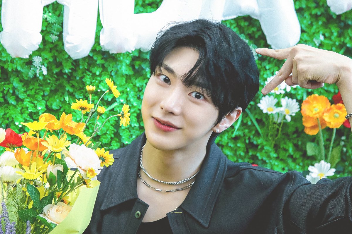 🐾ˊ˗

𝒮unShi𝓷e  ༘⋆ ꙳ ꕀ
♡̴⟡.˚ L𝓸v𝓮 𓏲𑁘ᮬ
𝑭𝑳𝑶WE𝓡 𖧷 ⁺. ✿

✦.* 𝒀𝑶𝑶 𖤐

#유희도 #YOOHEEDO #희도 #HEEDO