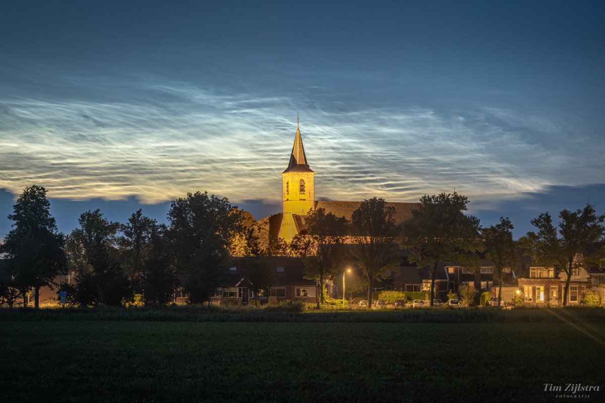 Tim Zijlstra (@tim_zijlstra1) on Twitter photo Afgelopen nacht waren ze weer te zien: de lichtende nachtwolken! 🌌
Ditmaal gefotografeerd boven Anjum..
<a href="/helgavanleur/">Helga van Leur ☀</a> <a href="/janvissersweer/">JAN VISSER</a> <a href="/StormchaserNL/">Wouter van Bernebeek</a> #lichtendenachtwolken Afgelopen nacht waren ze weer te zien: de lichtende nachtwolken! 🌌
Ditmaal gefotografeerd boven Anjum..
<a href="/helgavanleur/">Helga van Leur ☀</a> <a href="/janvissersweer/">JAN VISSER</a> <a href="/StormchaserNL/">Wouter van Bernebeek</a> #lichtendenachtwolken