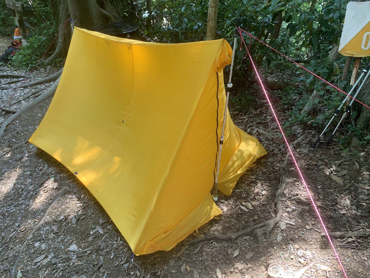 AlleinAdler's tweet image. 本日はCOCOHELI TAKAO @cocoheli での安全登山講習会🚁
午前はファーストエイド
午後はツェルトビバーク
を学んで頂きました⛺️
ビバーク講習はポッケム(発煙筒)のデモや受信機での発信機捜索など盛りだくさん👀
講習中に何度か救急車のサイレンが聞こえましたが熱中症かと🤔
暑さ対策、大切ですね🌱