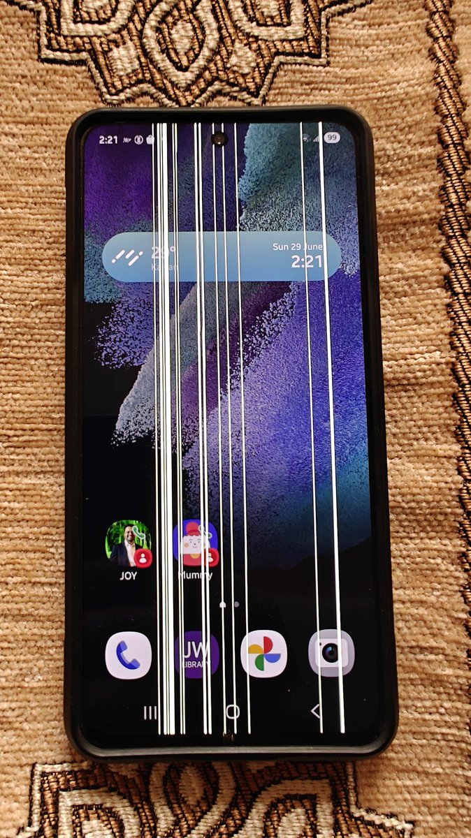 joysonc's tweet photo. @SamsungIndia my father's S21 FE developed green line issues after the recent update. #S21FE #GreenLineIssue https://t.co/dxSmrx3G01
