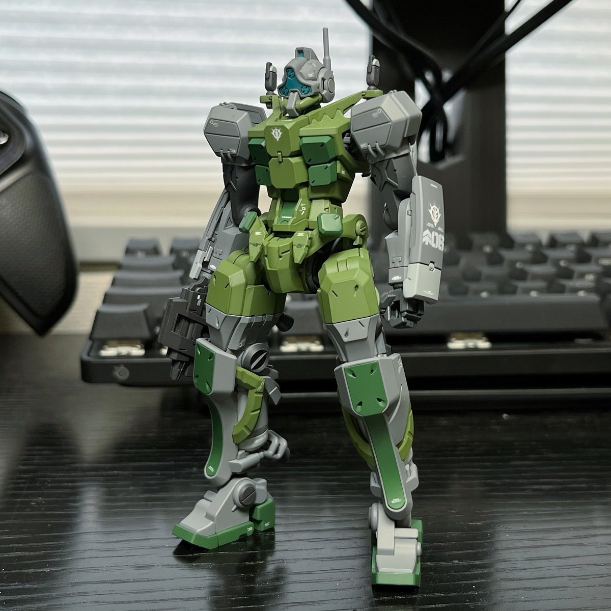 leng_t's tweet photo. バックパックが終わってボカタ機を生ゲルググに生まれ変わらせる作業が完了し、最強になった。
基本的に設定画にできるだけ寄せるスポーツをしてるけど、膝裏だけ完全に抜けており…。

引き続きデススト2の対応を進めていきます https://t.co/eouTdfj0cF