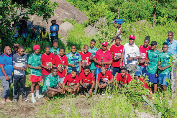 CUFClub's tweet photo. Read more on how Chilobwe United is involved in green initiative in its established Chilobwe United Forest in Soche Mountain.
https://t.co/BNXXfBc34c https://t.co/Q49lX2UOsB
