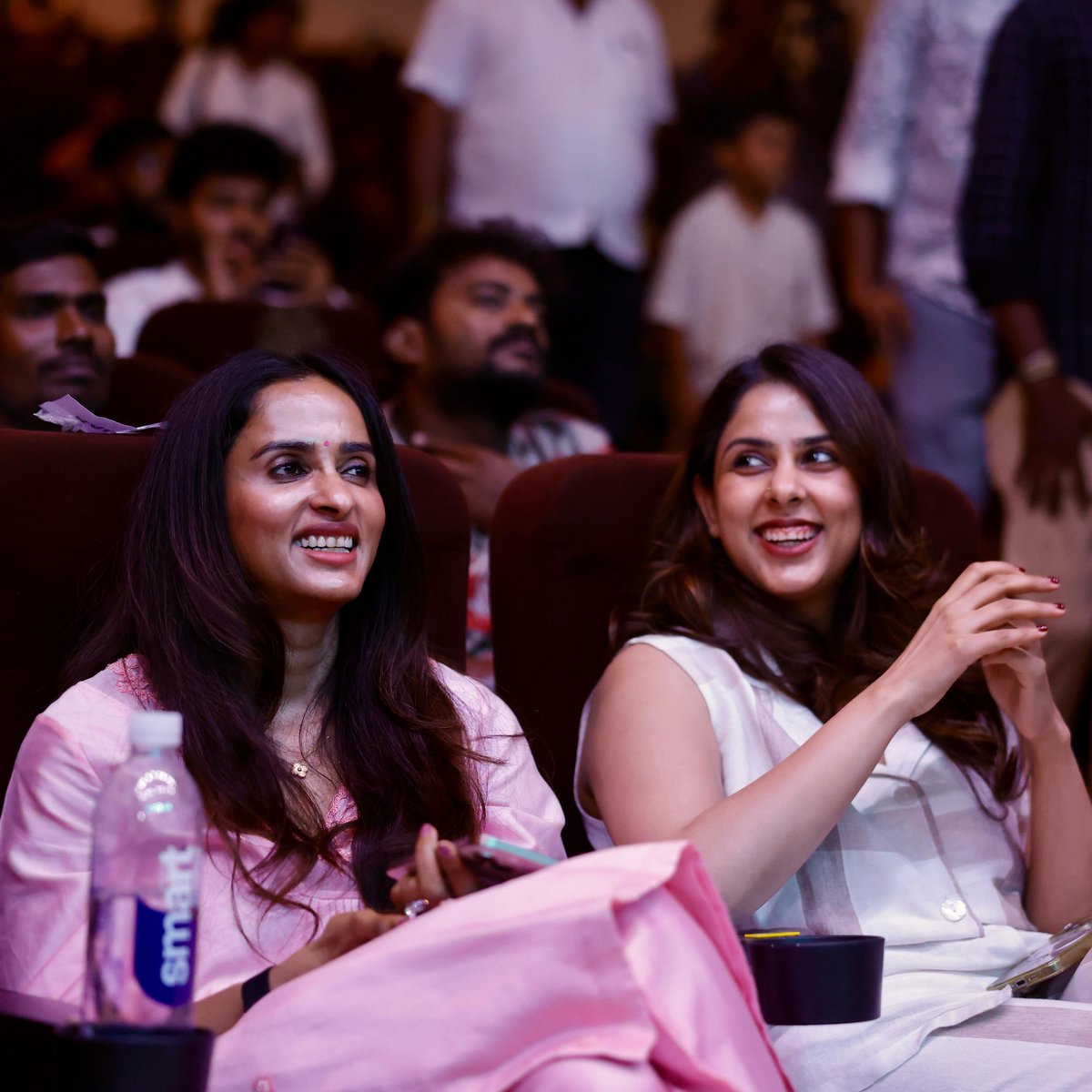 Ags_production's tweet image. A wholesome moment captured of our very own @archanakalpathi & @aishkalpathi at the #Historic100DaysOfDragon ❤️
@pradeeponelife @Dir_Ashwath @leon_james @anupamahere @11Lohar
#KalpathiSAghoram #KalpathiSGanesh #KalpathiSSuresh @archanakalpathi @aishkalpathi @Ags_production