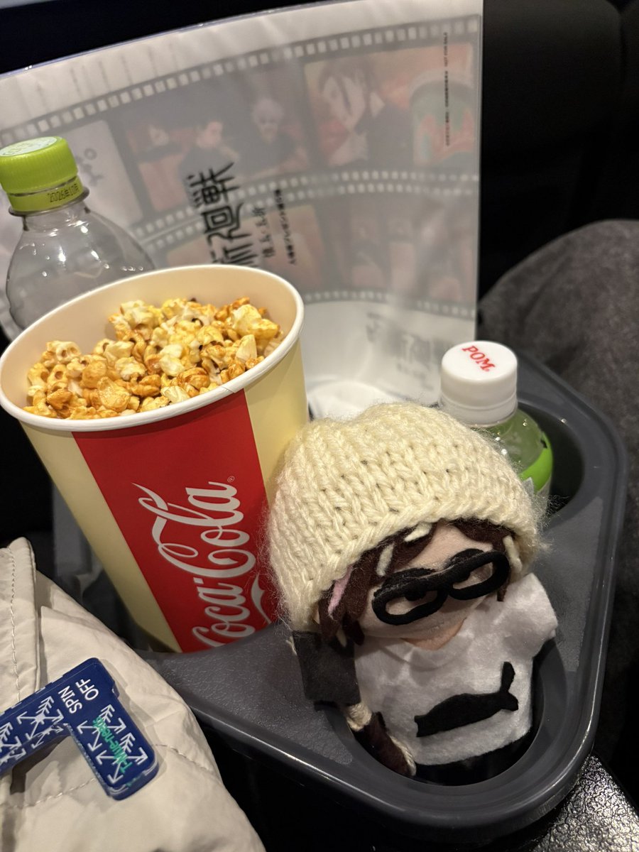 六本木に心を馳せながら、娘に連れられて映画を観てきました！チビウツも一緒！😆✨
予備知識ゼロのため内容がよくわからず💦うとうとしてしまったり😅
これから単行本読んで復習？しまーす🤣