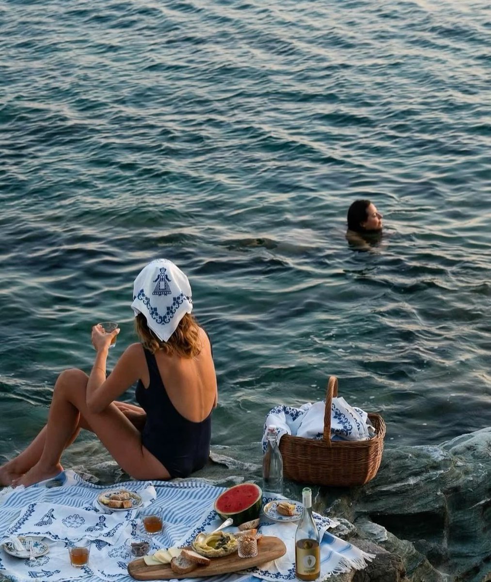 purelivn's tweet photo. italian summer ⛱️🌊 https://t.co/vHInAxY2ll