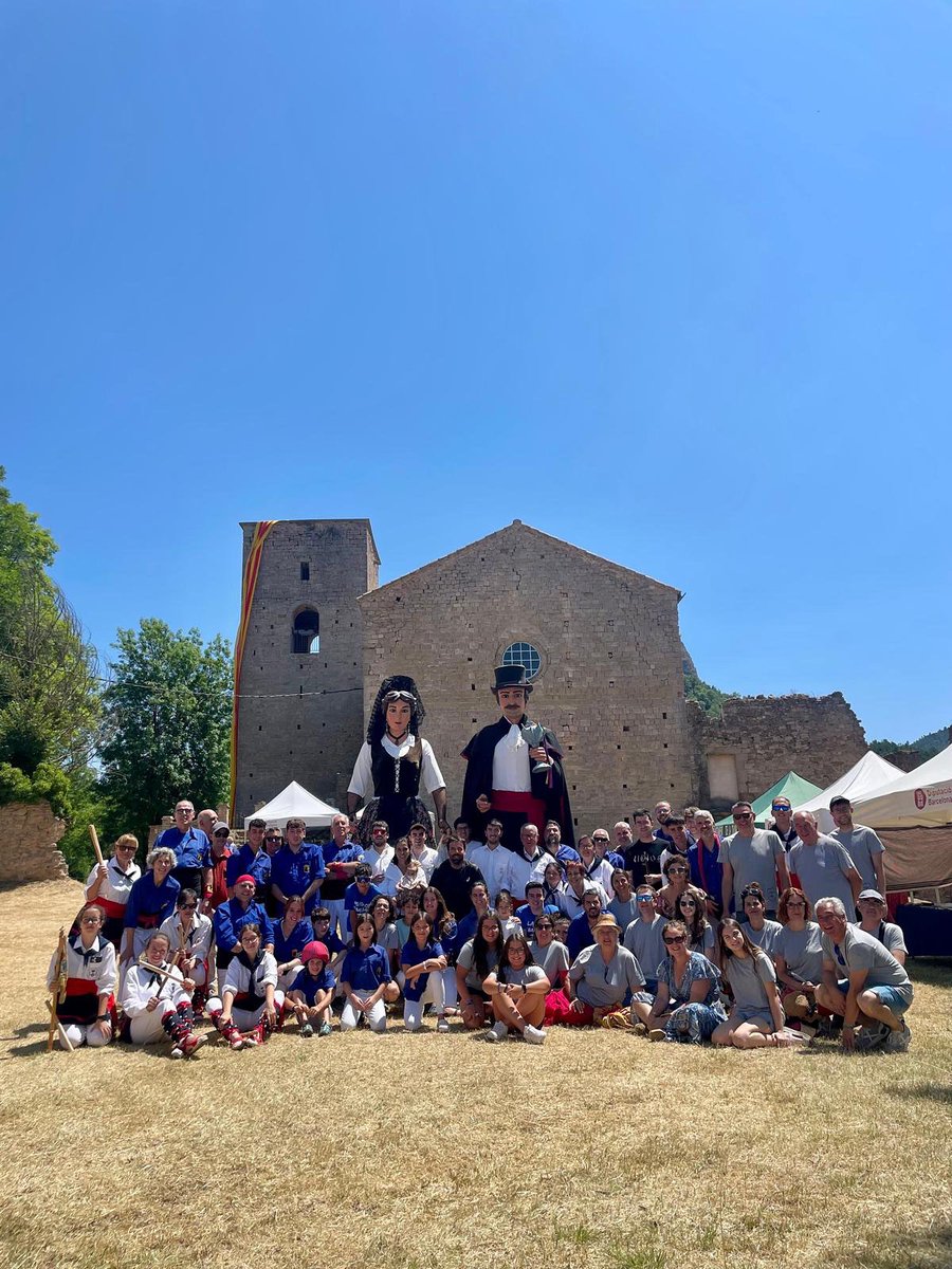 💙 Pilar a l’aplec de la Portella! 

#castells #castellers #cdberga #allòquevallapena #Berga #Berguedà