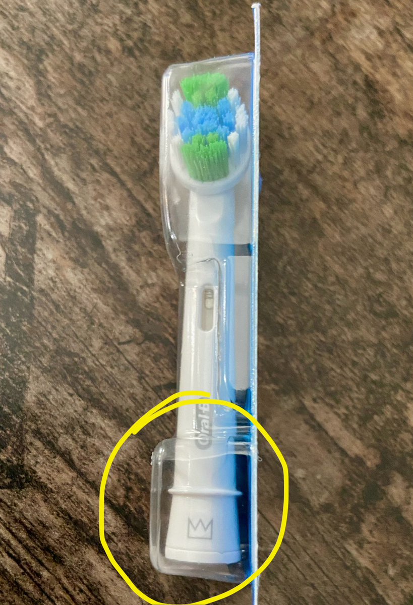 Oooo … główki do szczoteczek elektrycznych nie mają już kolorowych obrączek.
Są obrazeczki jak w przedszkolku 😍 
Odkrycie 😈#TakieTam z #ŻycieNaKrawędzi