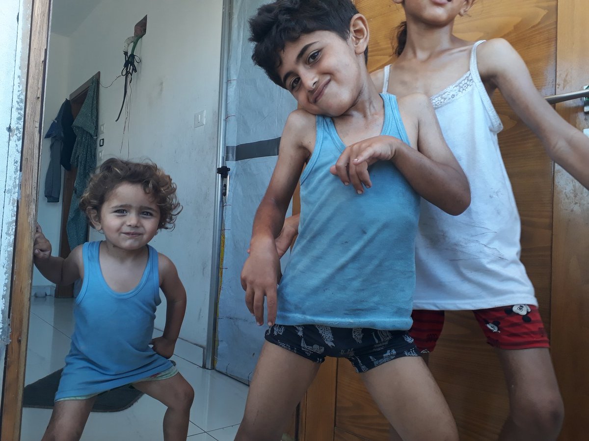 osama1667722's tweet image. Please share this and help my family care for my children.

I cannot balance providing for my daily needs and paying the rent for the apartment I live in after returning to Gaza.
The situation is catastrophic.. 
gofund.me/ef162ca3