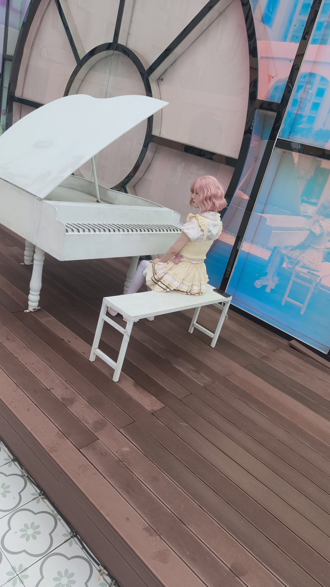 7月1日正式开业
如需相机拍摄请提前预约
户外拍摄目前仅限于楼上花园餐厅
户外陪同是由咱家伪娘主播陪同，包E的放心，会在保证宝宝安全同时下让你玩的开心
新店开业，只要是来拍摄变装的都赠送礼盒丝袜和小饰品
并且拉新人同行，两人都7折哦
店内还有各种饮料和小零食
#伪娘变装