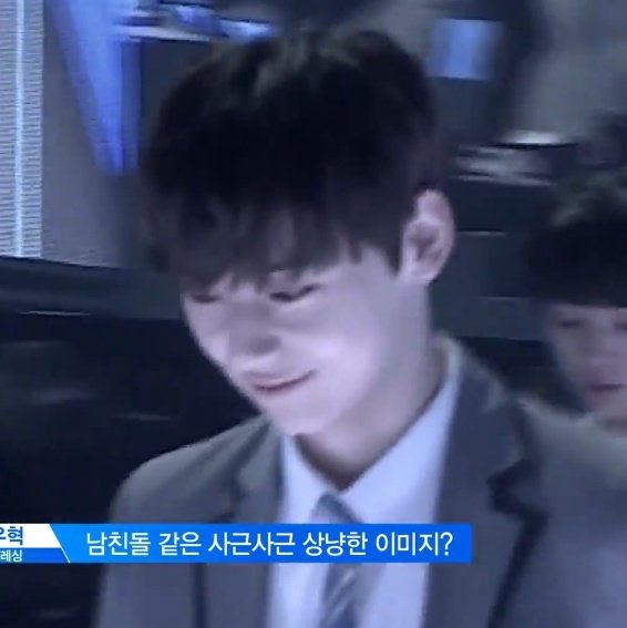 optimusthgml's tweet photo. 프듀2 연습생들이 뽑은 비주얼 탑 10 황민현 너무 잘생김......
너무 설레요........ 제발 저요 https://t.co/qJqch4ctGJ