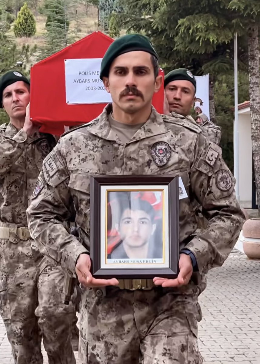 Aybars’ım.. Kardeşim, dostum, abim. Ciğerimizi yaktın Aybars’ım. Mekanın cennet ruhun şad olsun inşallah🇹🇷