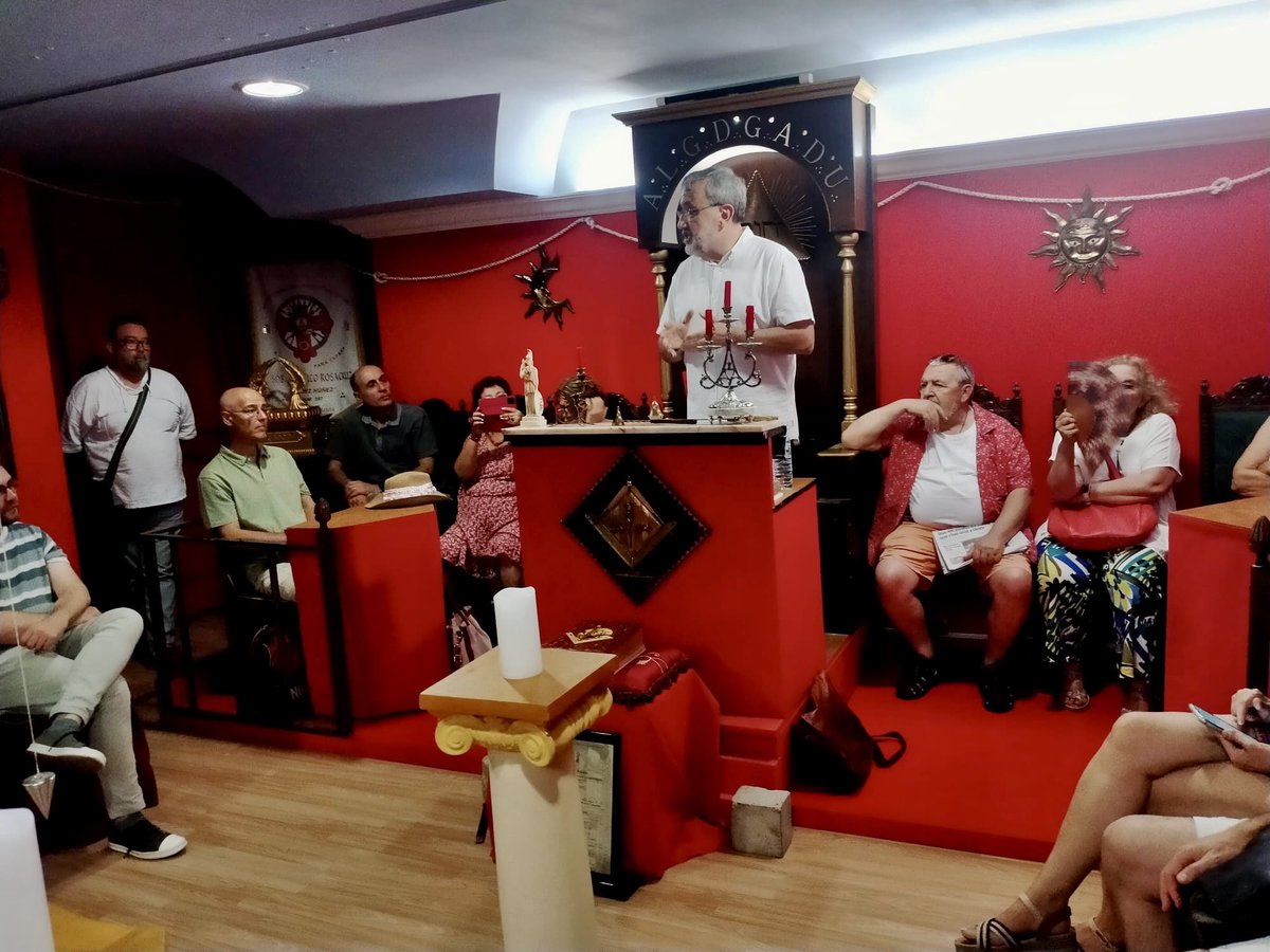 Ajuntament de Lleida (@paerialleida) on Twitter photo Memòria Democràtica dona a conèixer la Lleida maçònica a través d’un recorregut pels espais de les lògies maçòniques de la ciutat del primer terç del s. XX🛐
✔️El mestre maçó, Josep Ramon Casas, ha dirigit l’itinerari
<a href="/dretscivilsll/">Drets Civils Lleida</a> <a href="/robertopino_/">Roberto Pino</a> Memòria Democràtica dona a conèixer la Lleida maçònica a través d’un recorregut pels espais de les lògies maçòniques de la ciutat del primer terç del s. XX🛐
✔️El mestre maçó, Josep Ramon Casas, ha dirigit l’itinerari
<a href="/dretscivilsll/">Drets Civils Lleida</a> <a href="/robertopino_/">Roberto Pino</a>