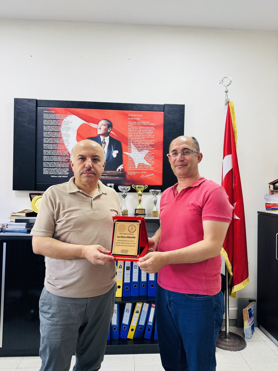 TokiTasoluk's tweet photo. Okulumuzda tayini çıkan değerli öğretmenlerimiz için bir veda kahvaltısı ve plaket takdimi düzenledik. Müdür yardımcımız Mehmet GÜZELAYDIN ve sınıf öğretmenimiz Ali ÜNALDI’ya okulumuzdaki emekleri ve katkıları için teşekkür eder, yeni görev yerlerinde başarılar dileriz. https://t.co/vwPPnKmkYF