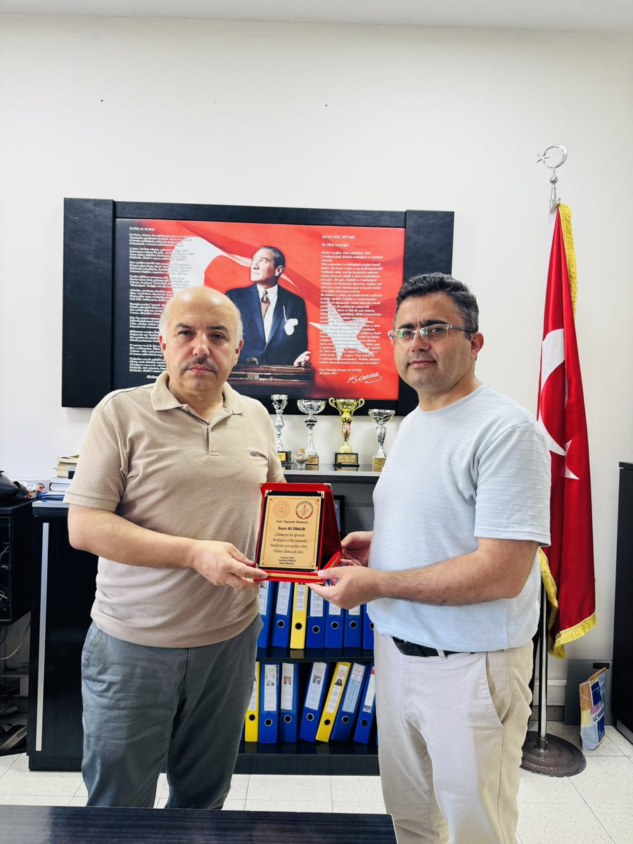TokiTasoluk's tweet photo. Okulumuzda tayini çıkan değerli öğretmenlerimiz için bir veda kahvaltısı ve plaket takdimi düzenledik. Müdür yardımcımız Mehmet GÜZELAYDIN ve sınıf öğretmenimiz Ali ÜNALDI’ya okulumuzdaki emekleri ve katkıları için teşekkür eder, yeni görev yerlerinde başarılar dileriz. https://t.co/vwPPnKmkYF