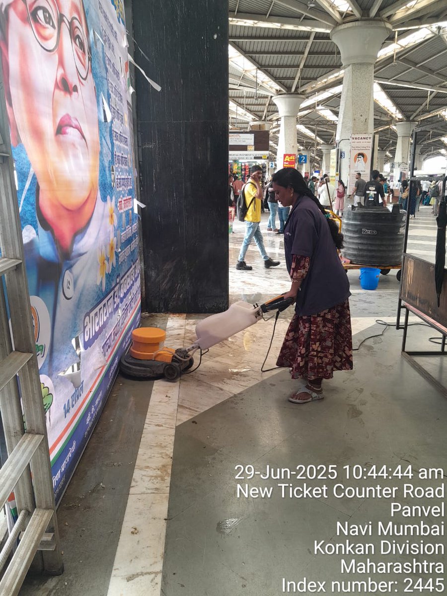 drmmumbaicr's tweet image. 🧼 Clean Station, Comfortable Journey! 🚉  

A comprehensive cleaning drive was conducted at #Panvel Railway Station as part of Indian Railways' commitment to cleanliness and passenger comfort.