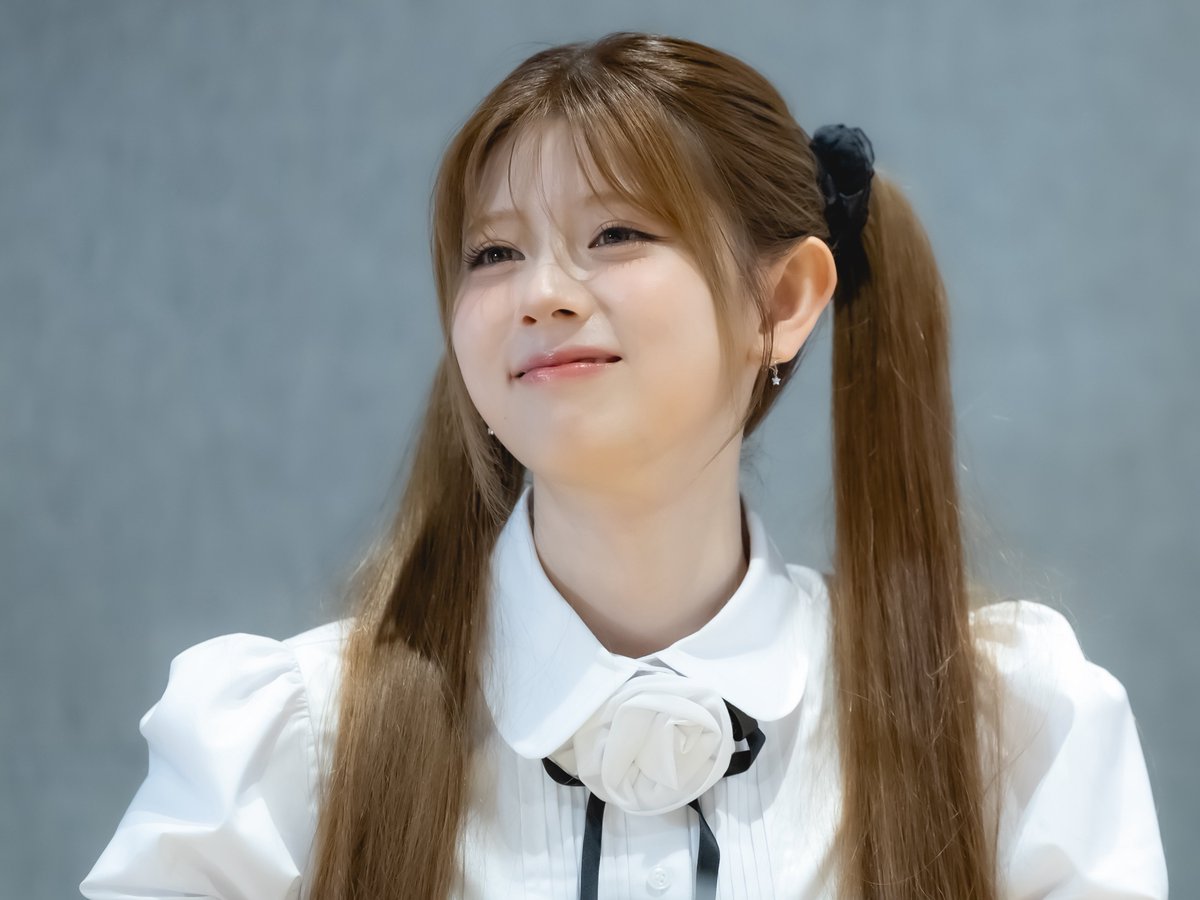 👧💛 #NiziU #LOVE_LINE #NiziU_オフラインイベント #全員サイン会 #RIKU #リク