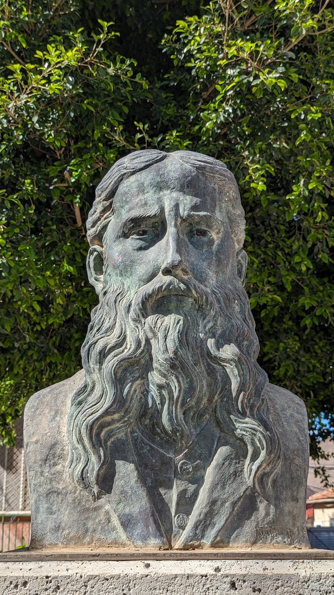 🧔🏽 "Puntarrón, Cresta del Gallo
y Cruz de Miravete.
Eran las tres fortalezas
que tenía el tío Antonete."

206 años del nacimiento de Antonete Gálvez. Pese a que el <a href="/AytoMurcia/">Ayuntamiento de Murcia</a> sigue dejando morir su casa en Torreagüera, su memoria seguirá viva en sus paisanas/os de dinamita 🏚️🌴