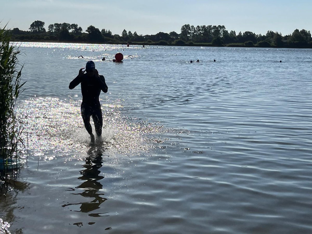 Melvin Welsink en Fleur Hiensch winnen Triatlon van Noordwijkerhout bollenstreekomroep.nl/melvin-welsink…