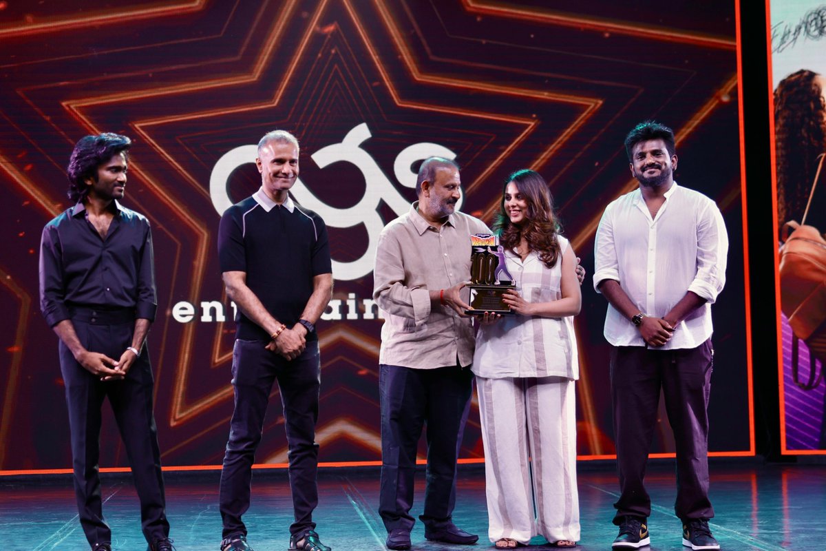 Ags_production's tweet image. Our very own associate creative producer @aishkalpathi at the #Historic100DaysOfDragon ♥️
@pradeeponelife @Dir_Ashwath @leon_james @anupamahere @11Lohar
#KalpathiSAghoram #KalpathiSGanesh #KalpathiSSuresh @archanakalpathi @Ags_production