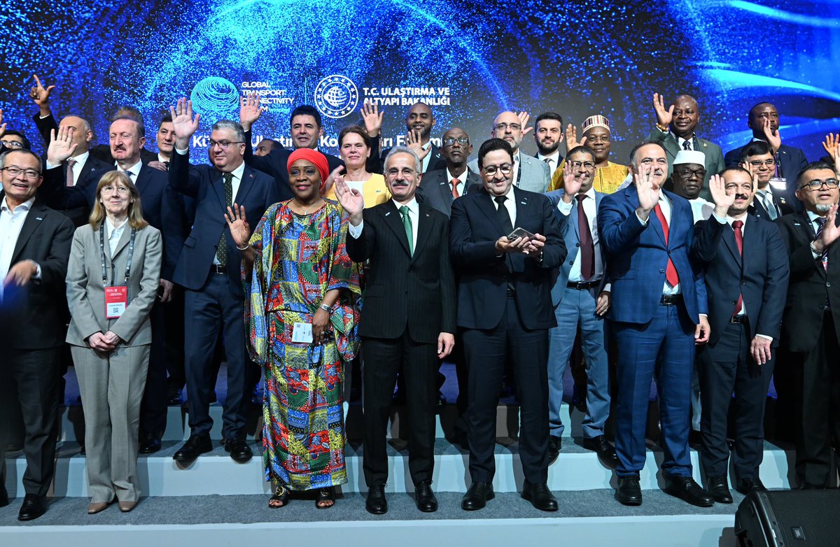 📍Küresel Ulaştırma Koridorları Forumu / İstanbul

Dünyanın yönünü yeniden belirlediğimiz forumumuzun kapanış törenini gerçekleştirdik. 

2025 yılında ilk defa bu ölçekte düzenlenen bir etkinliğe;
▫️80 ülkeden
▫️38 Bakan
▫️17 Bakan Yardımcısı katıldı. 

Forumumuz boyunca;
✍️ 12