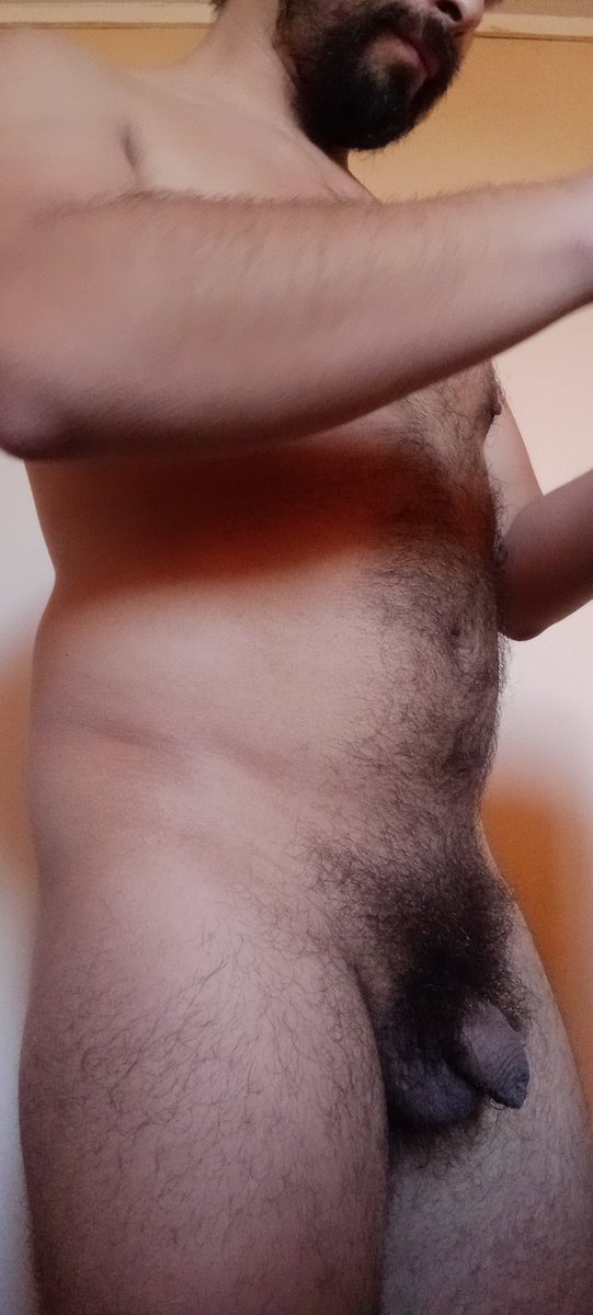Pequeño pene peludo tweet media