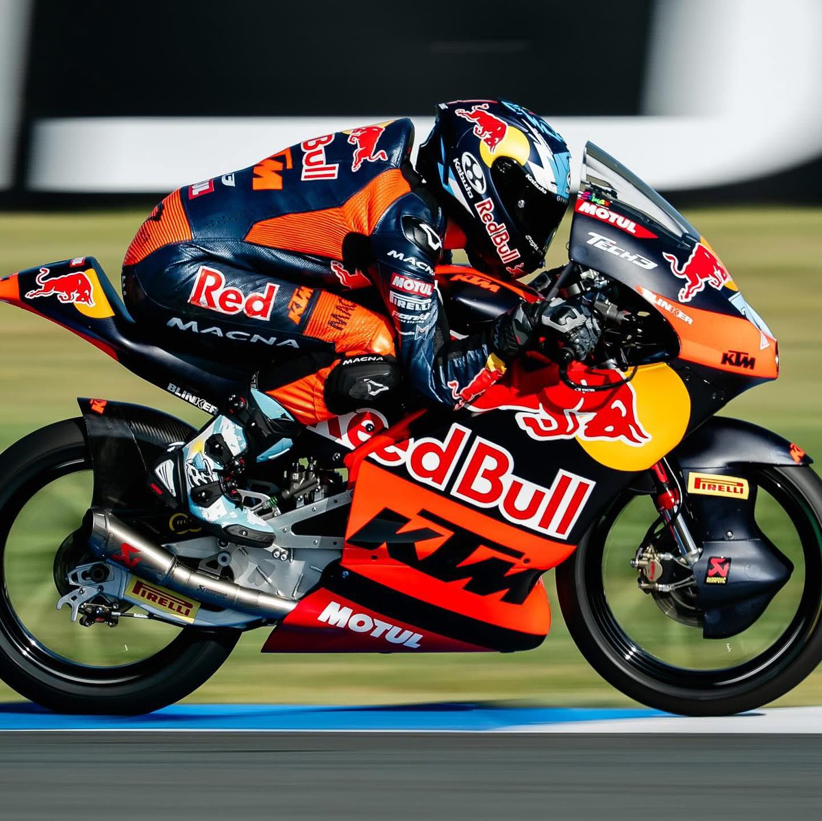 Corazondef1's tweet image. PRIMER PODIO DE VALENTÍN PERRONE EN EL MUNDIAL DE MOTO3 

En una carrera increíble “El Coyote “ 
Lo dio todo con el cuchillo entre los dientes, con 17 años tenemos a un animal del motociclismo 
ORGULLOSOS DE VOS VALENTÍN