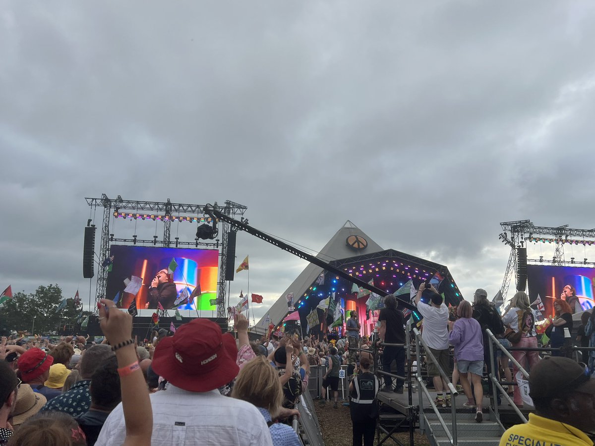 brianlforbes's tweet image. As Glastonbury nights go, that was up there with the best. Pulp, RAYE and then Neil Young on the Pyramid all brilliant. Fantastic night.