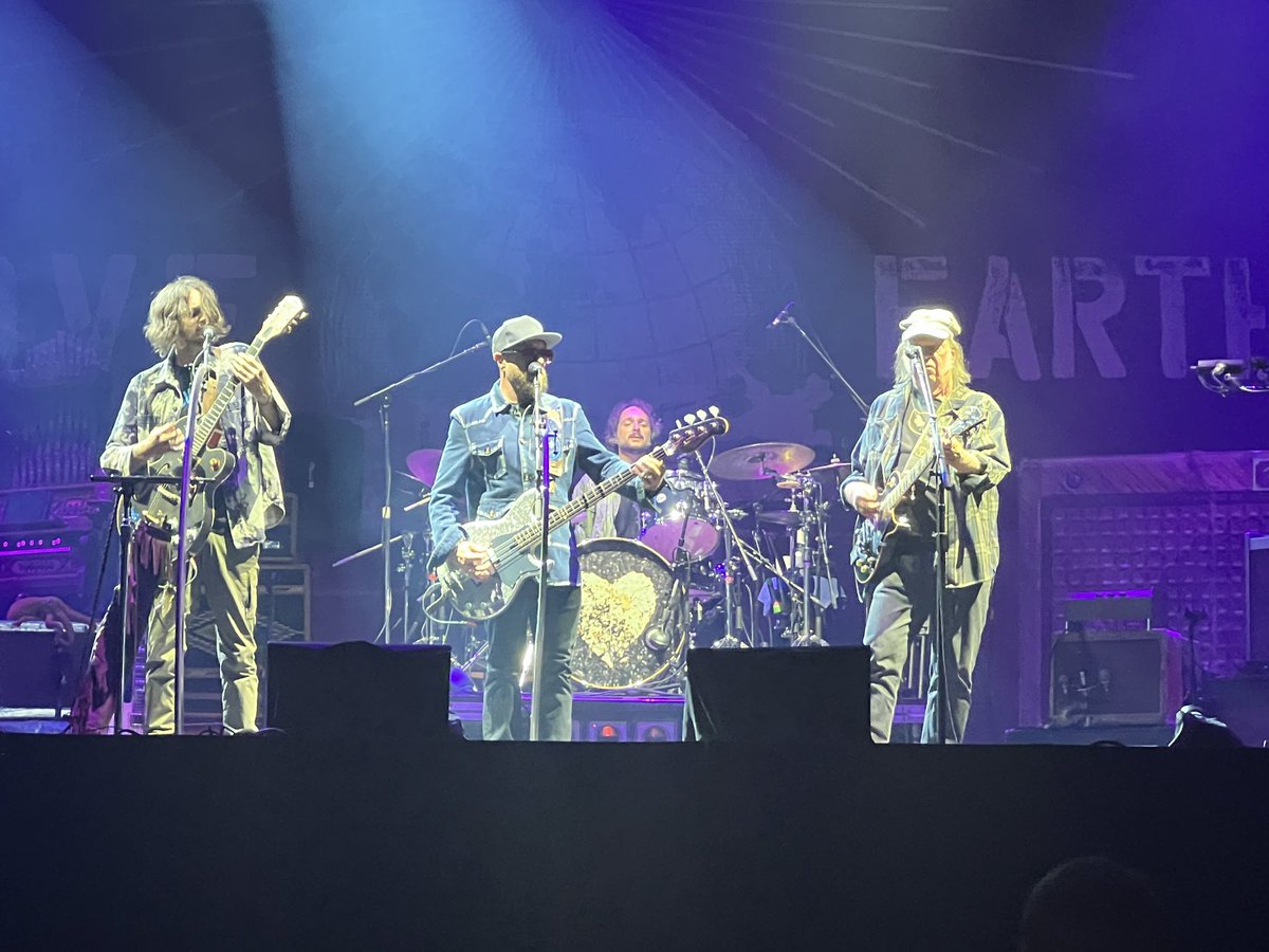 brianlforbes's tweet image. As Glastonbury nights go, that was up there with the best. Pulp, RAYE and then Neil Young on the Pyramid all brilliant. Fantastic night.