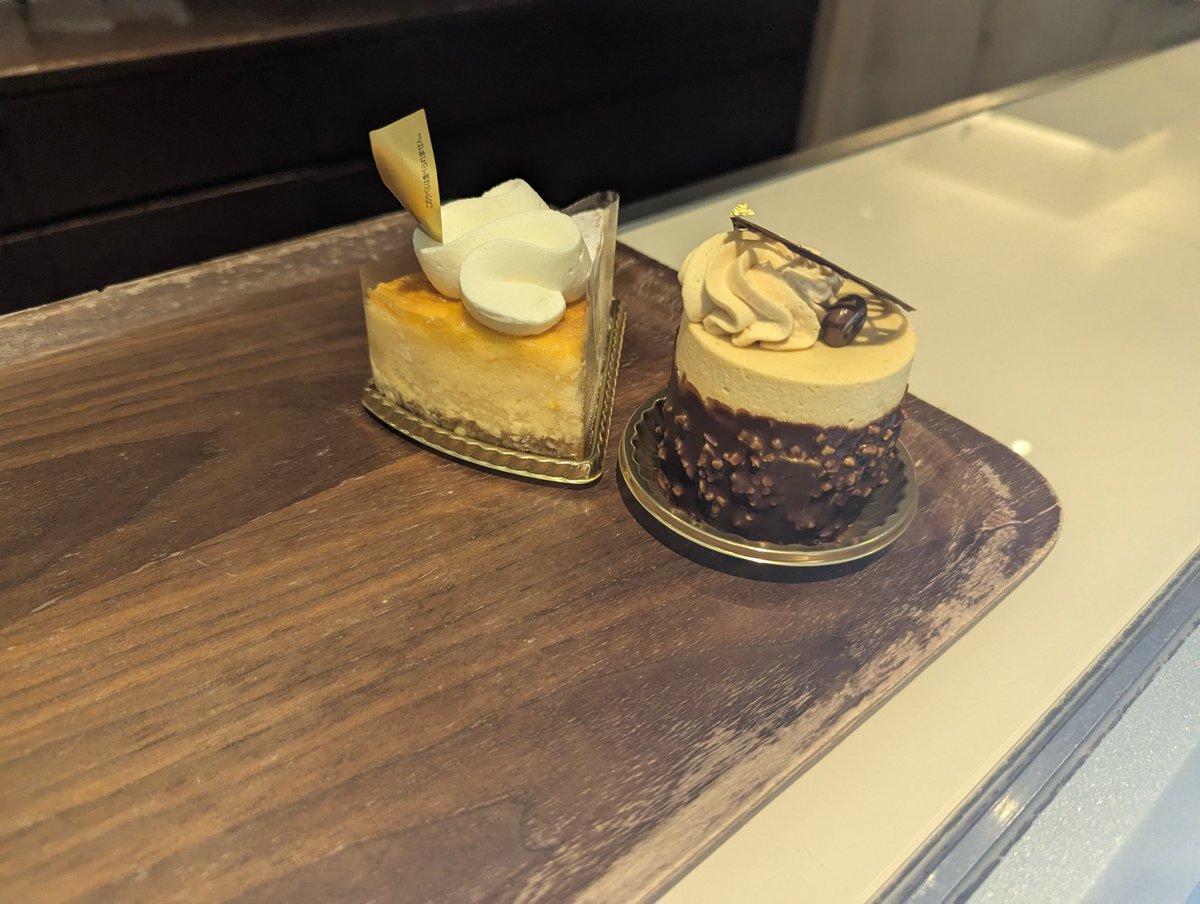 なんか、ひとり品川食べ歩きの旅をしていたんだが、１軒目で追加注文の有無を言わさず会計に行かれちょっとだけ食って出ねばならなかった事から始まる。結果、品川を堪能した。