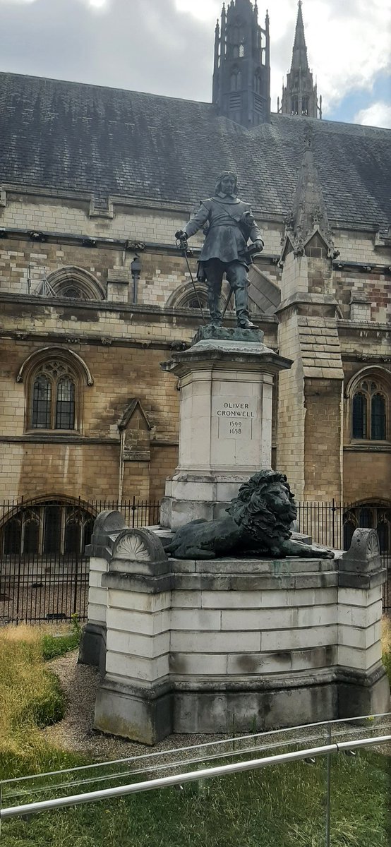 I may be shortsighted, but I'd recognise the man from a mile away 
For my students 👋🏻