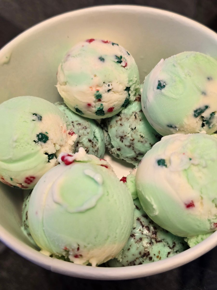 会員限定で対象期間外に31のPOP10をもう1回買えたから買ってきました🍨🍣

喰らえ、俺の伝説ベストテン！
期間中30個食べたけど全部美味しかった