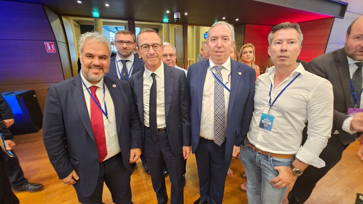 Lamah2's tweet photo. Premier Conseil National des Républicains sous la présidence du ministre de l’intérieur Bruno Retailleau, aux côtés de mes camarades de la Fédération des Français de l’Étranger et du sénateur Ronan Le Gleut.

J’ai pu rappeler à nos cadres à quel point les Français de l’Étranger sont essentiels au rayonnement de la France, et combien le Liban reste un terreau vivant pour la droite et le gaullisme.

J’ai invité tous nos responsables à venir découvrir ce pays magnifique, riche d’histoire et d’engagement.
Félicitations aux sénateurs @C_Frassa nommé à la CNI et @ronan_legleut membre du bureau politique!
#LesRépublicains #FédérationFDE #France #Liban #Gaullisme @lesRepublicains @Rep_Etranger @Rep_Liban
