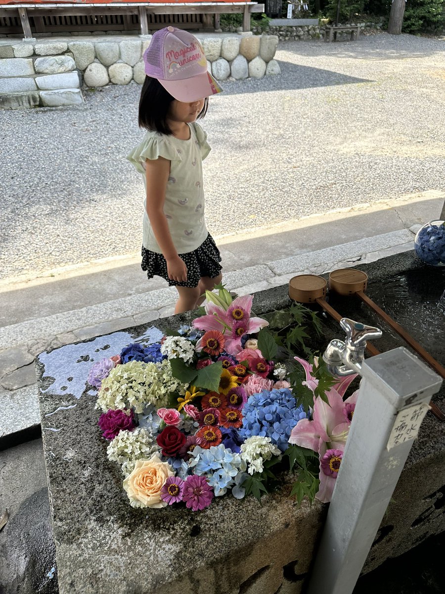 mihonog's tweet image. 今日は娘と2人で揖斐川町の三輪神社さんの #夏越の大祓 に行ってきました。今年も左回り右回り…あれ?次は?とやり直したり記憶があやふや😅 家族全員分のお祓いをしてもらいました。娘は神社仏閣に現れるこびとのシシノモンドコロを探してウロウロ。いるといいねぇ😉
#岐阜 #子育て #高齢ママ