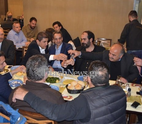 Το Μεγάλο Φαγοπότι του ΟΠΕΚΕΠΕ.
Ο Μητσοτάκης, ο Αυγενάκης, ο "Φραπές" και ο "Χασάπης" τσουγκρίζουν τα ποτήρια τους στην υγειά των κορόιδων!
Ολοι μαζί τα φάγανε!