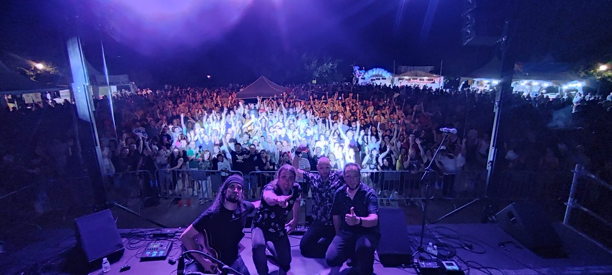 Millones de gracias #carabanchel por reventar el Parque de las cruces!

Fue una noche calurosa pero mágica! 

Gracias por ser participes del concierto en todos y cada uno de los temas.

Se os quiere!

#hechizo #heroesdelsilencio #heroesdelsilenciofans #Concierto #madrid #Bunbury