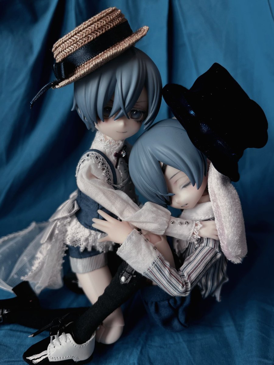 #黒執事 #BlackButler #ob22 
“这个糟糕的世界里我们还有彼此”