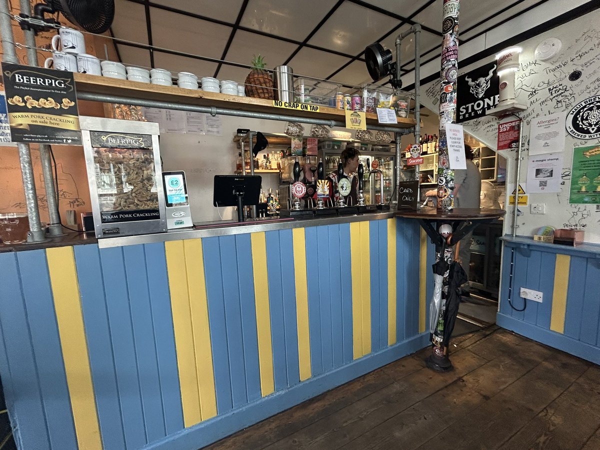 A Saturday pub crawl around SE1. First  stop The Rake, Borough Market. #pubcrawl #se1 #pubs