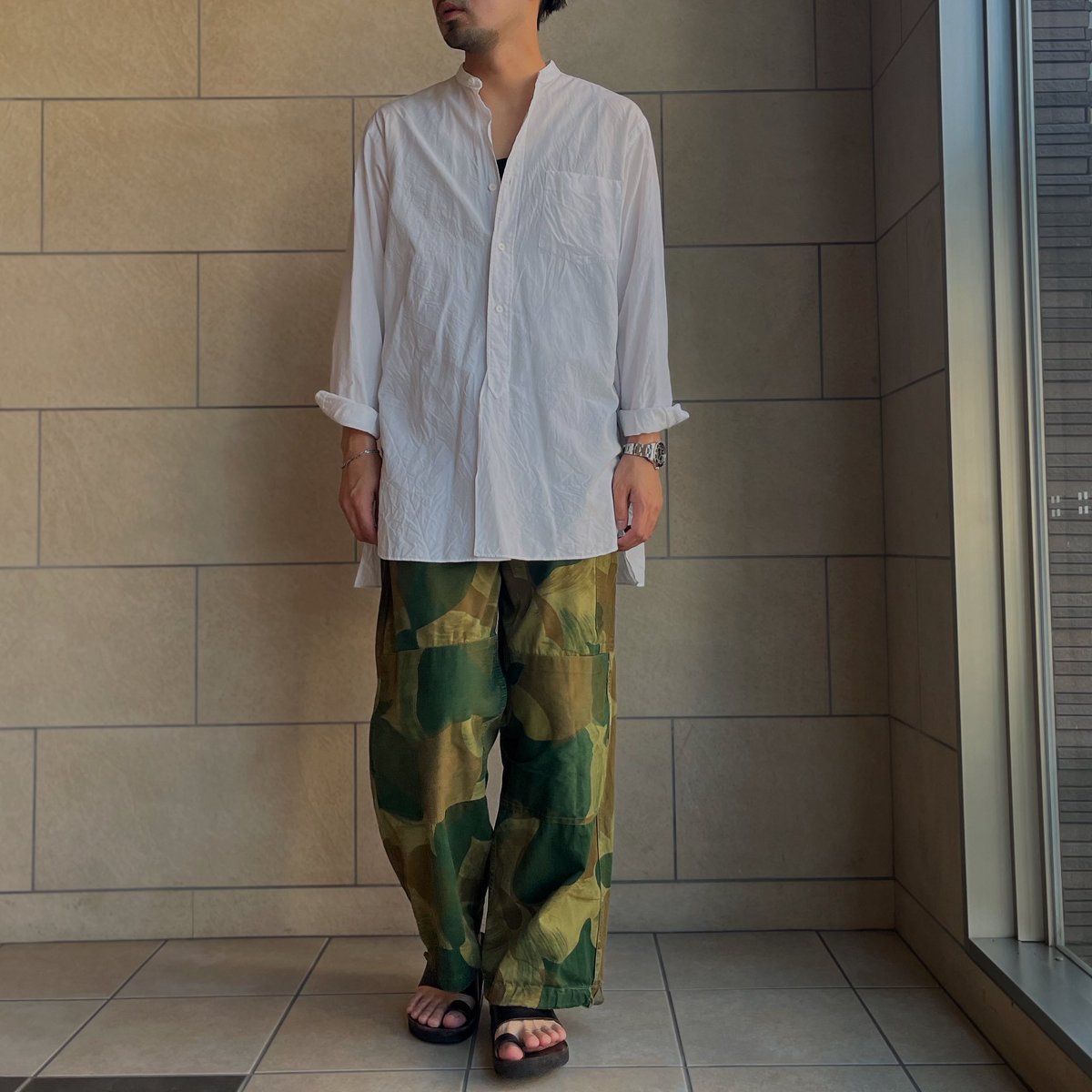 kore_0721's tweet photo. 何年着ても一枚でサマになる。

シャツ　#comoli 
ボトム　#古着
インナー　#oldhomesteader
サンダル　#juttaneumann https://t.co/7ho5fUtqtM