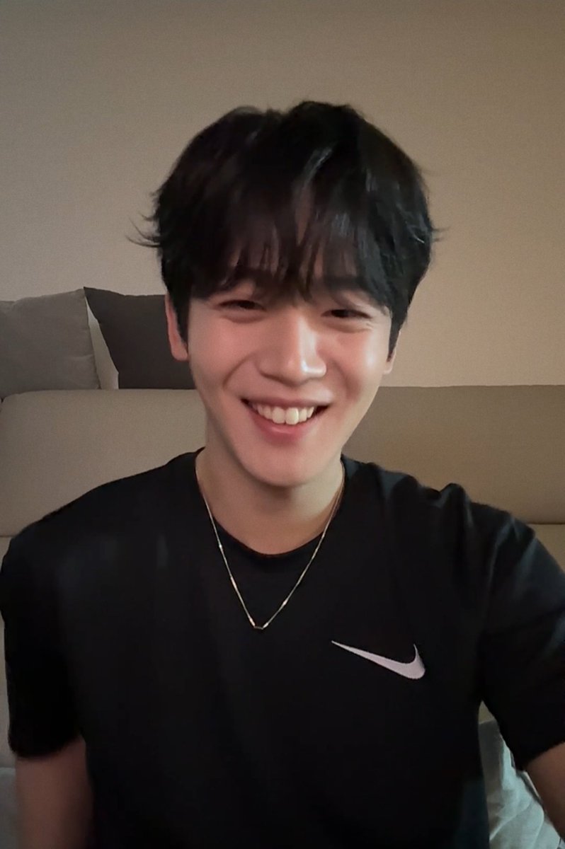 mentoschocochip's tweet photo. 우리요한이 정면에서 보면 차카니 백개먹은 예뽀니 헤헤강아지인데 옆모습은 북부대공리디광공인게 진짜 말이 안됨.. https://t.co/fRi772xyup